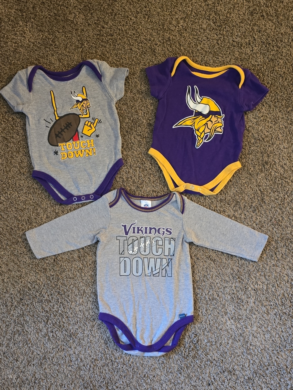 3-6 NFL Minnesota Vikings Baby Onesies Set